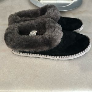 Ugg Wrin Slipper size 10 NWOT